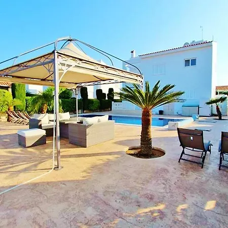 Villa Daphne 4 Bedroom With Large Private Pool *