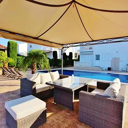 Daphne 4 Bedroom With Large Private Pool * Protaras