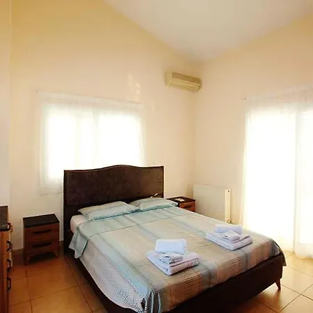 Daphne 4 Bedroom With Large Private Pool