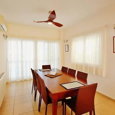 Daphne 4 Bedroom With Large Private Pool *