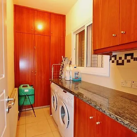 Daphne 4 Bedroom With Large Private Pool Protaras