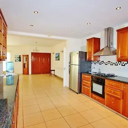 Villa Daphne 4 Bedroom With Large Private Pool *