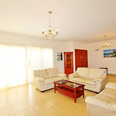 Daphne 4 Bedroom With Large Private Pool